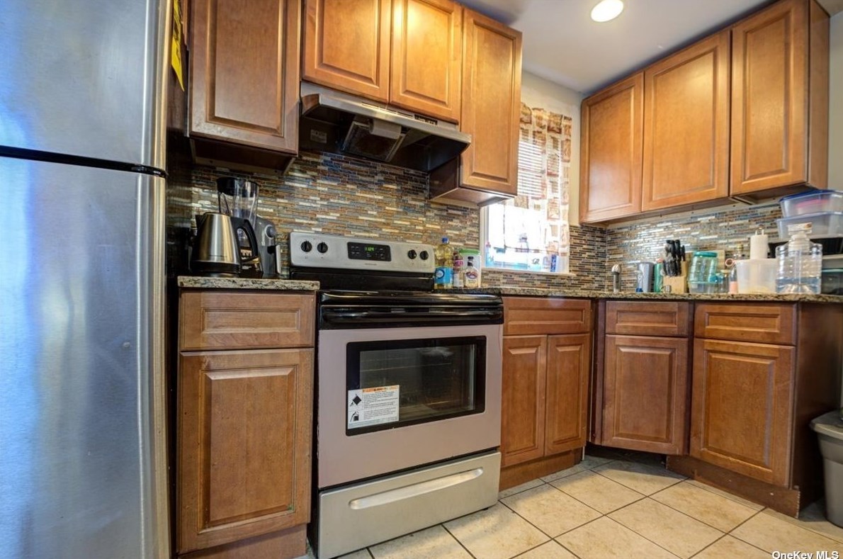 39 John St, Roosevelt, NY 11575
