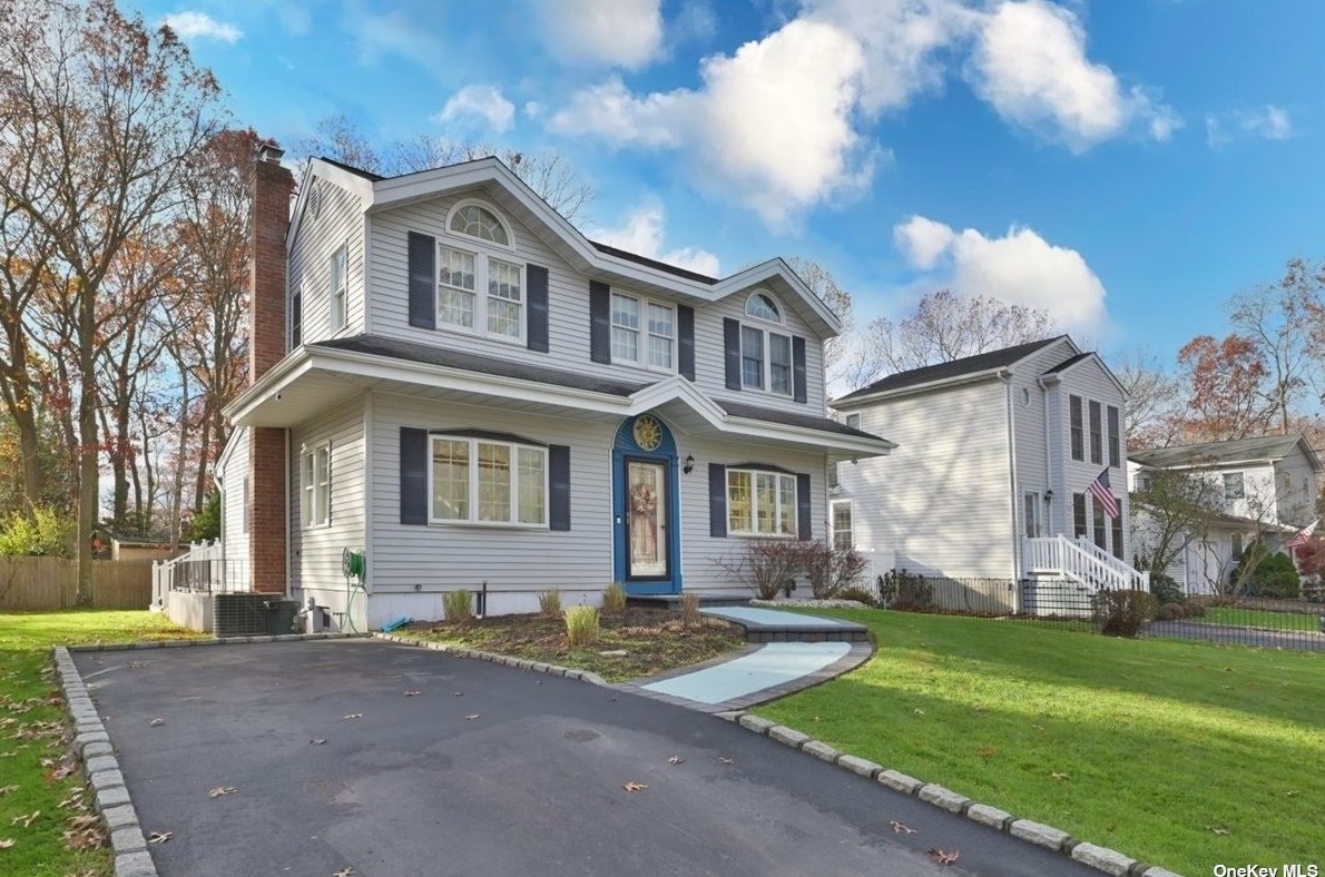 26 Arlington St, Canaan Lake, NY 11772-1504