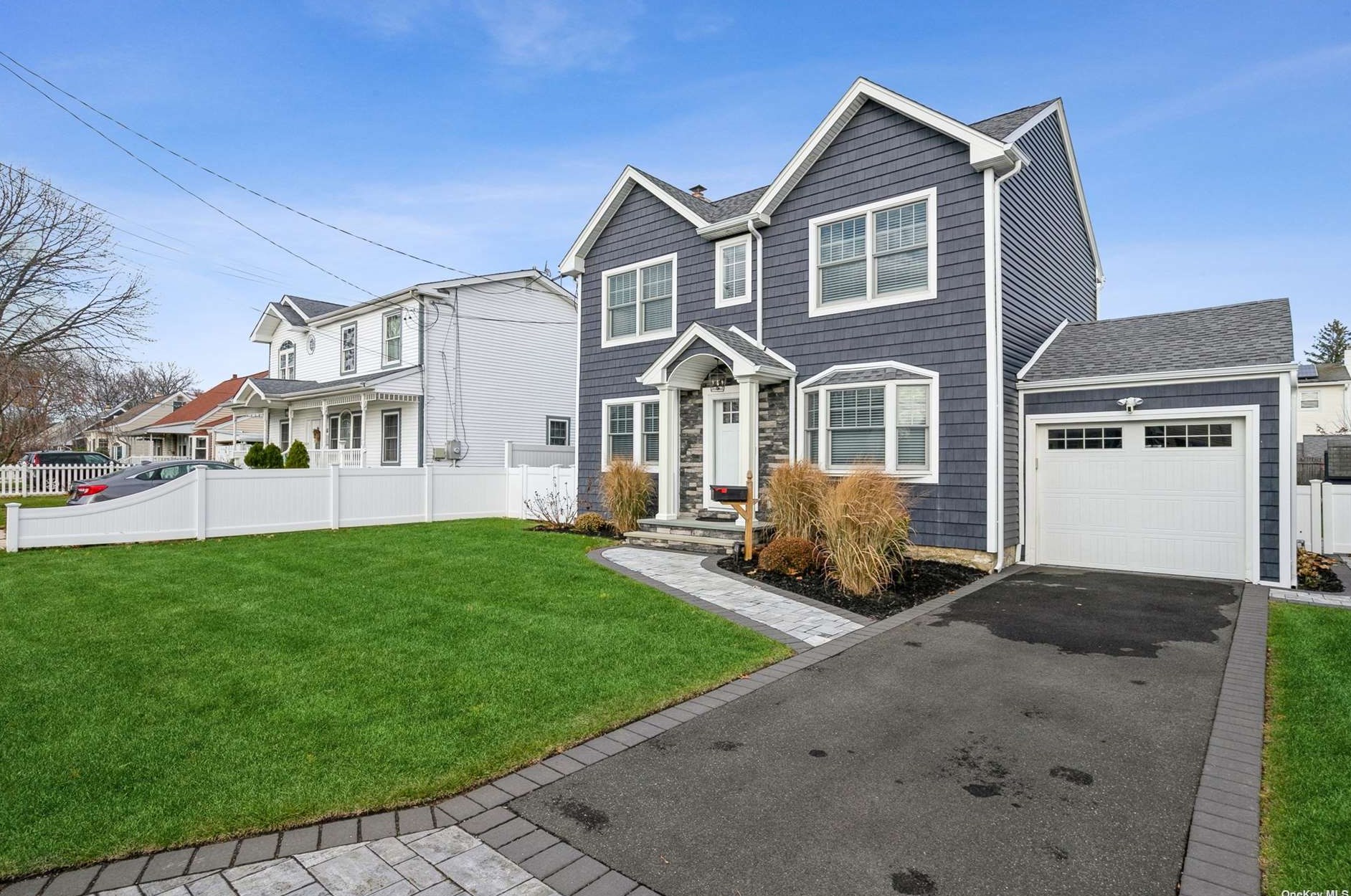 163 Throop St, Babylon, NY 11704