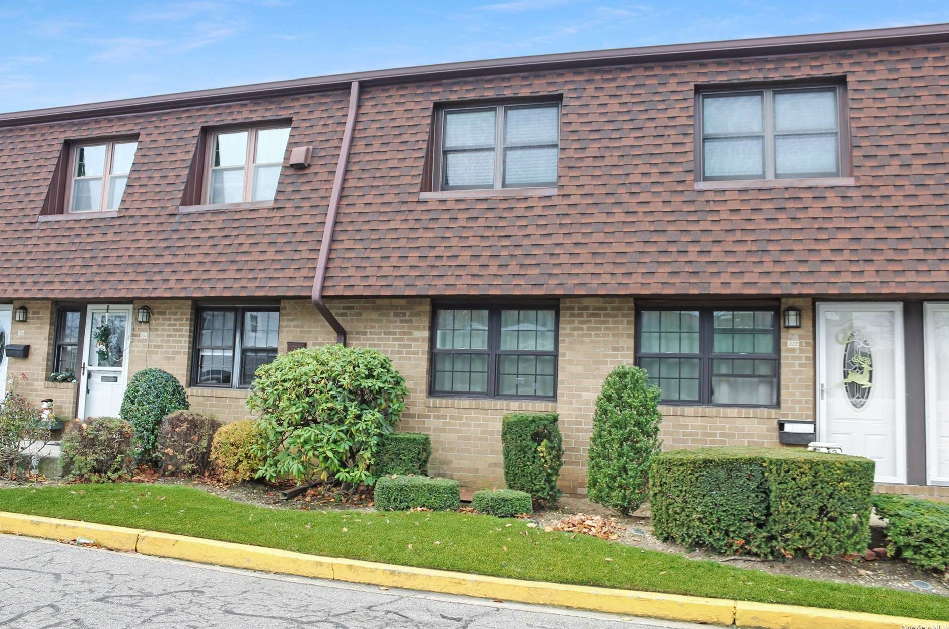 222 Mariners Way #222, Copiague, NY 11726