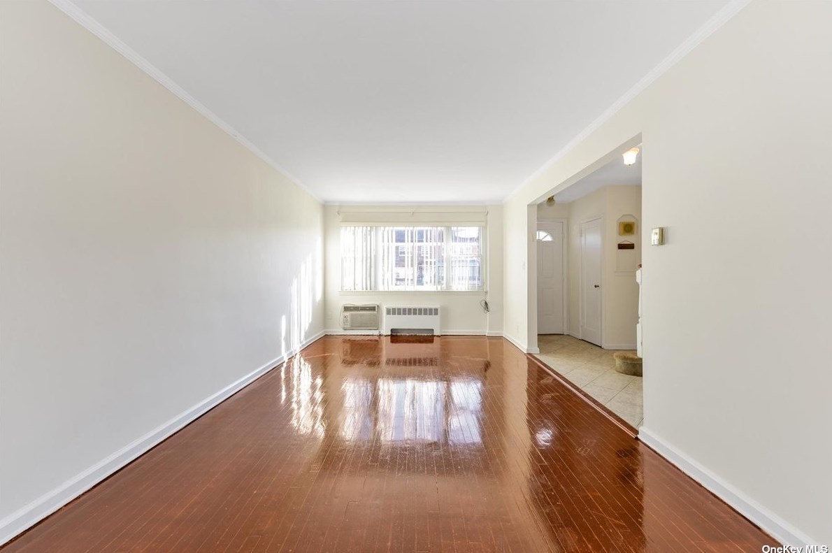 140-13 68th Dr, Flushing, NY 11367-3423