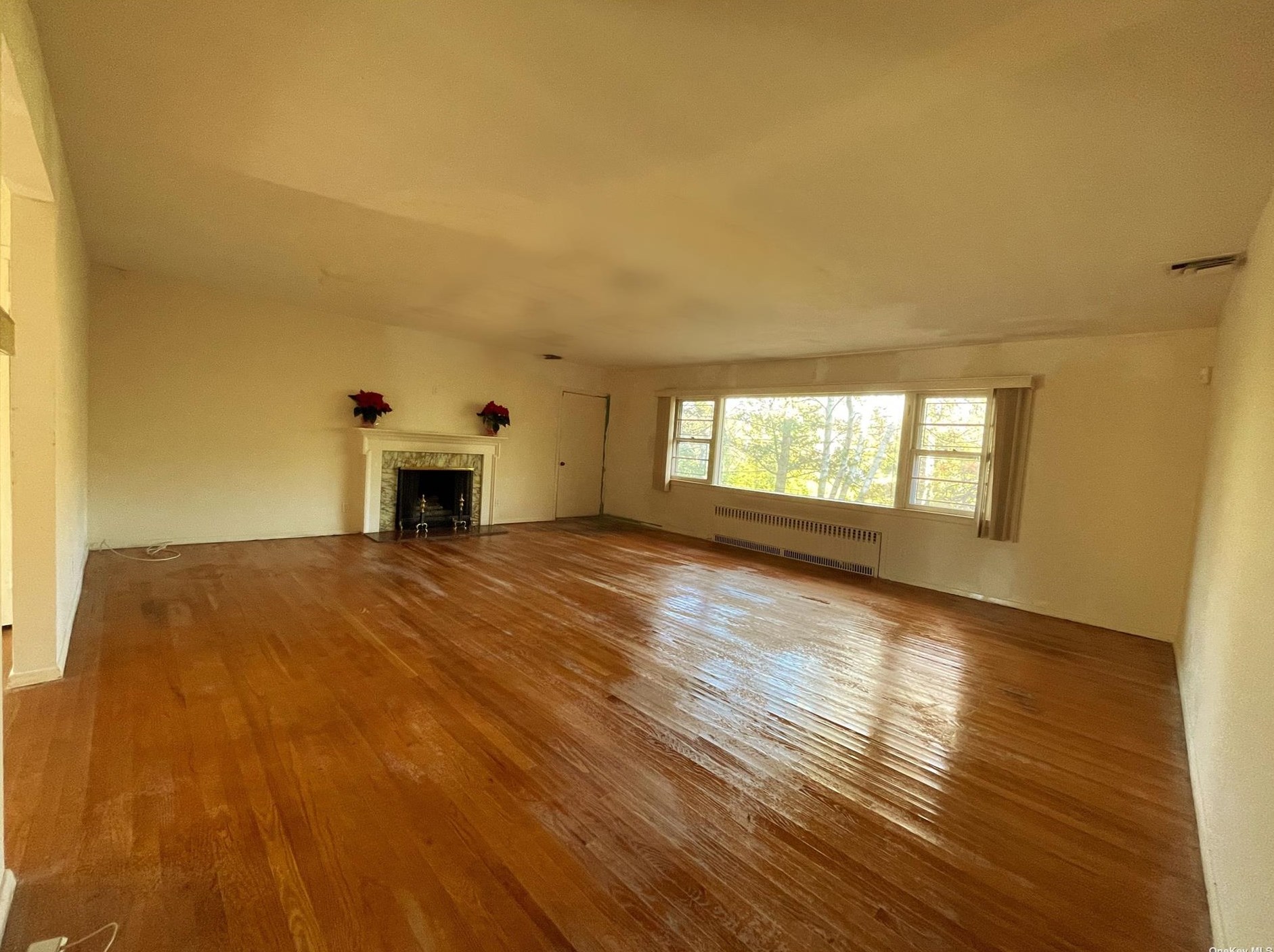 227 Bayview Ave, Freeport, NY 11520-3231