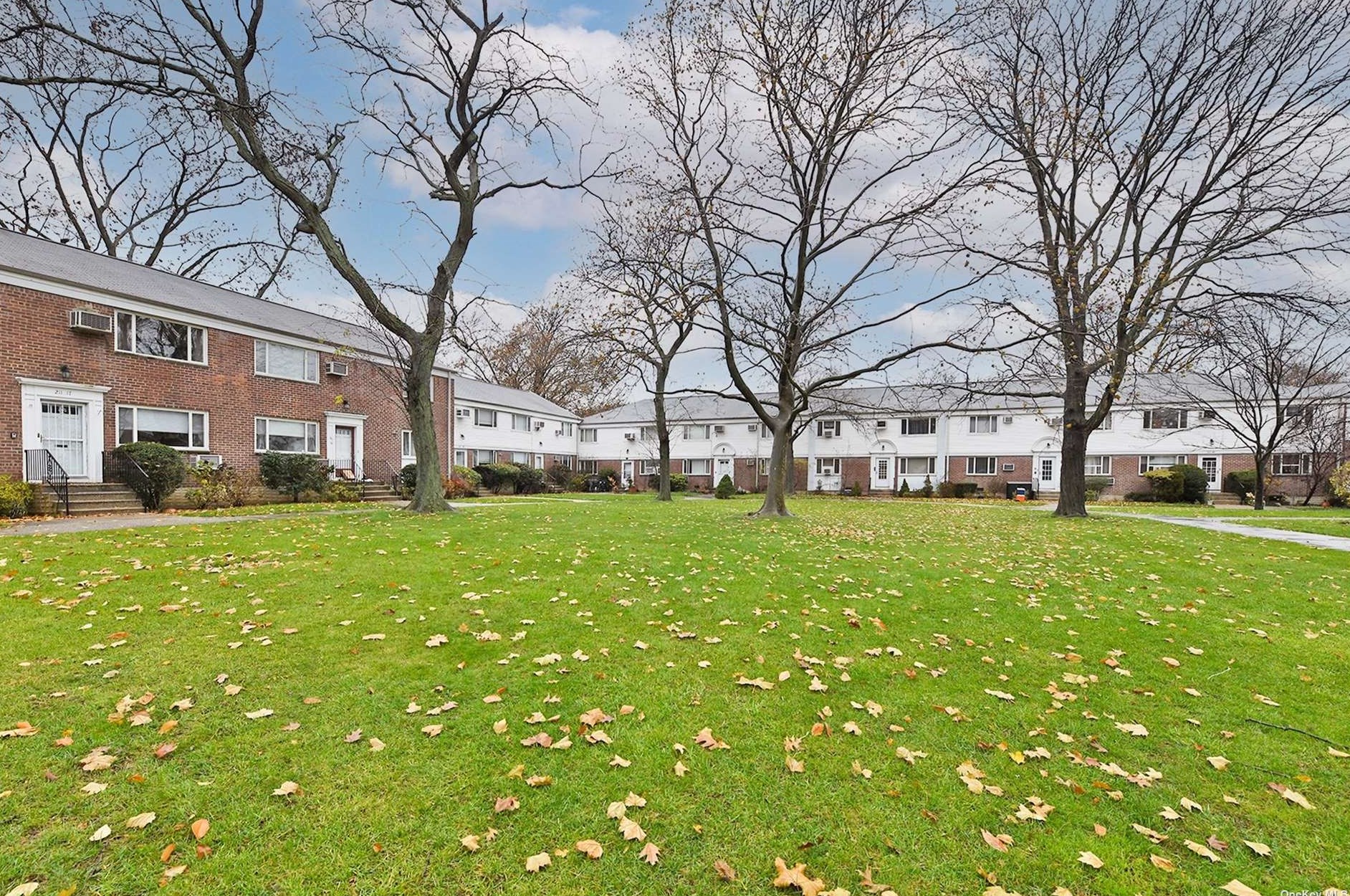 21125 18th Ave, Flushing, NY 11360-1529