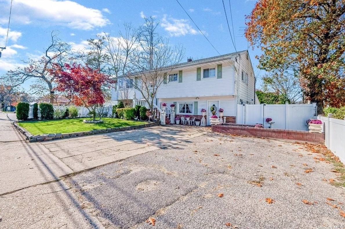 800 Udall Rd, West Islip, NY 11795