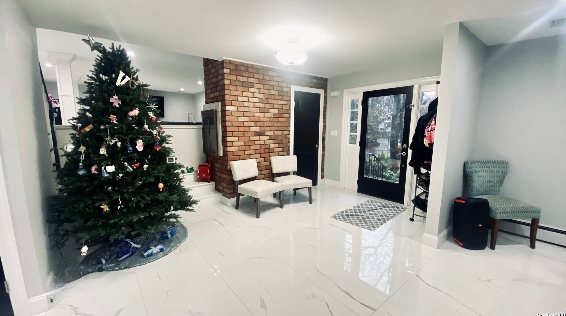 8 Hazel Dr, Smithtown, NY 11787-4215