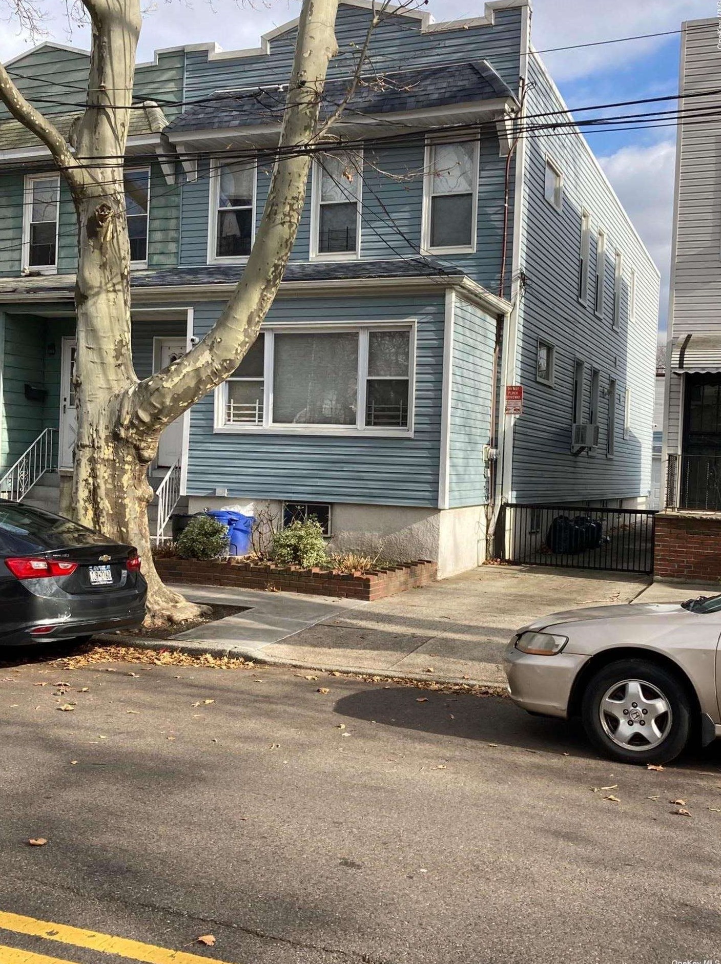 78-45 73rd Pl, Flushing, NY 11385-1535