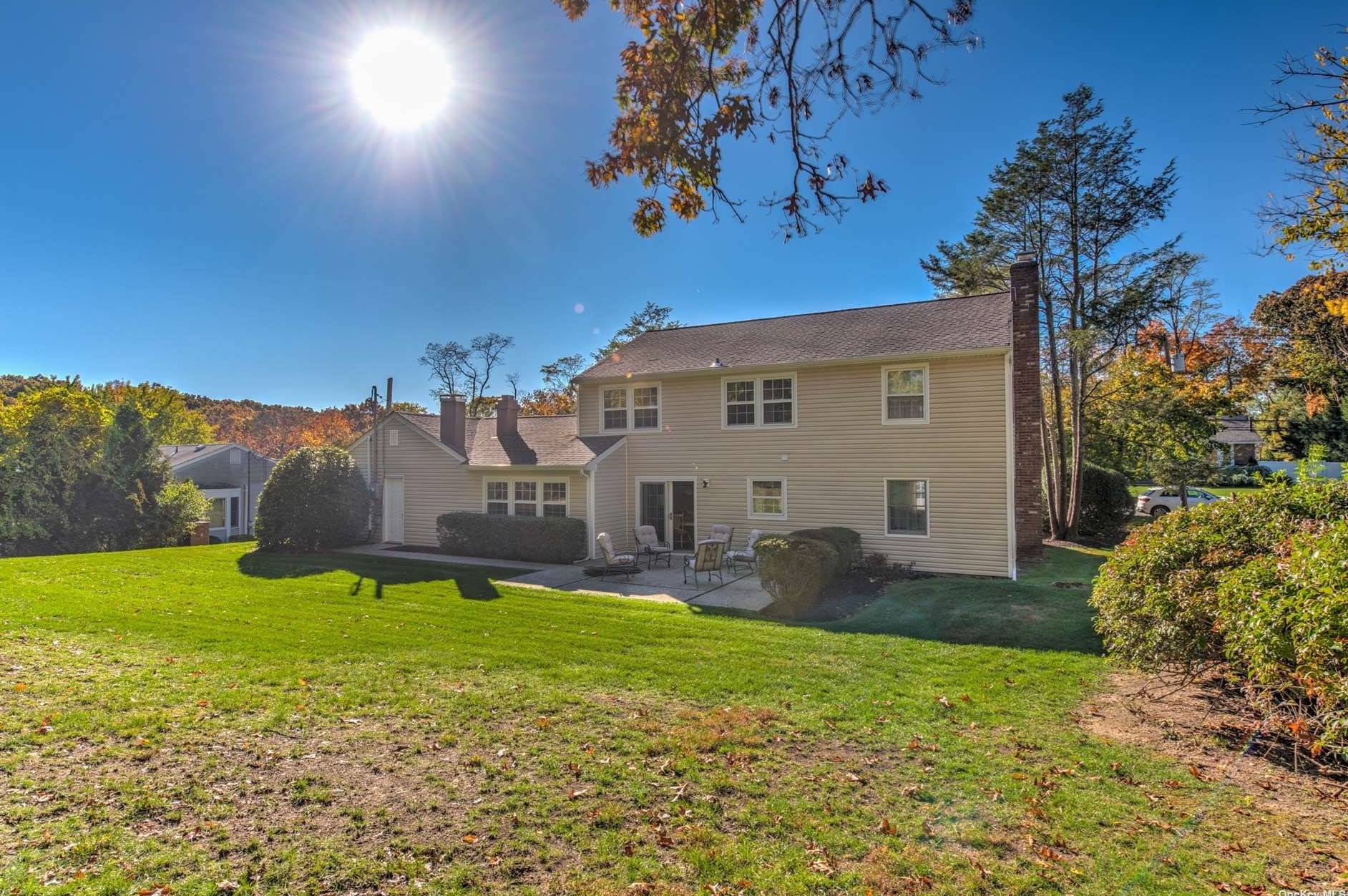 9 High Gate Dr, Strongs Neck, NY 11733-1819