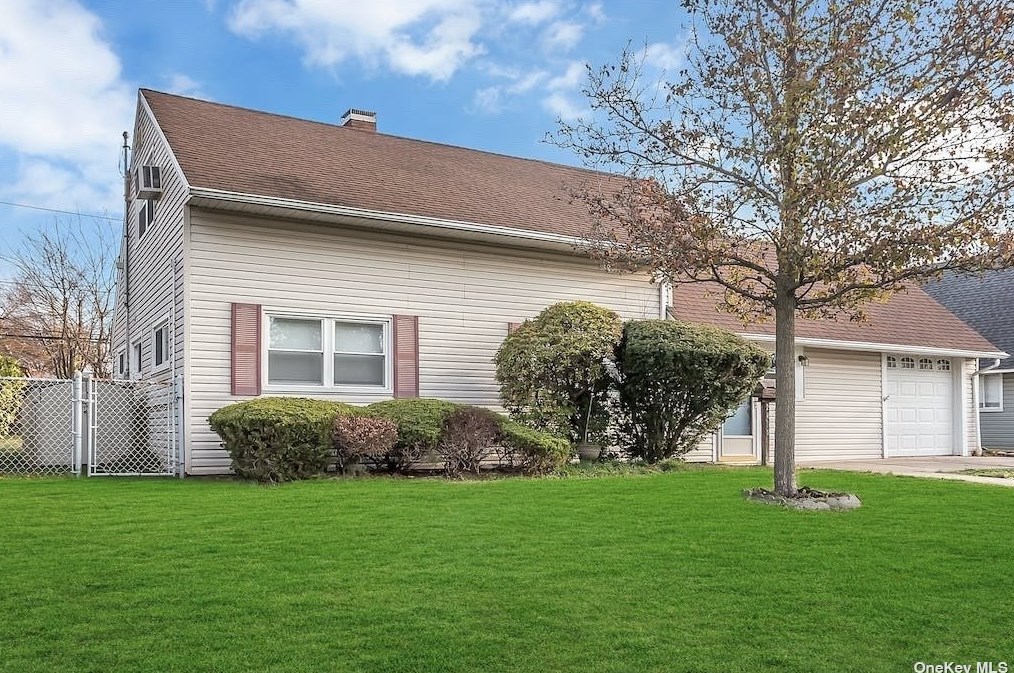 2485 Marshall Dr, Hempstead, NY 11554-2617