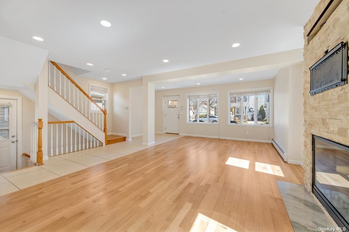 44 Emerson Ave, Floral Park, NY 11001