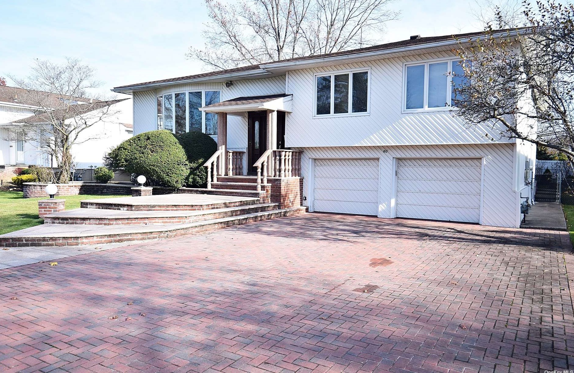 60 Shelbourne Ln, New Hyde Park, NY 11040