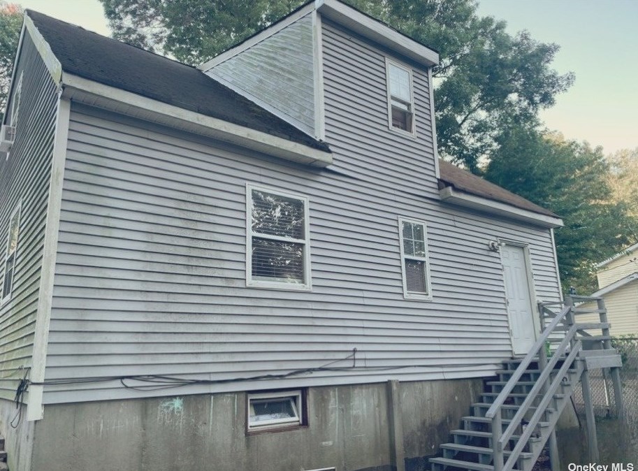 106 Gray Ave, Gordon Heights NY  11763-1064 exterior