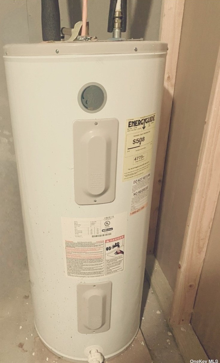 106 Gray Ave, Gordon Heights NY  11763-1064 exterior