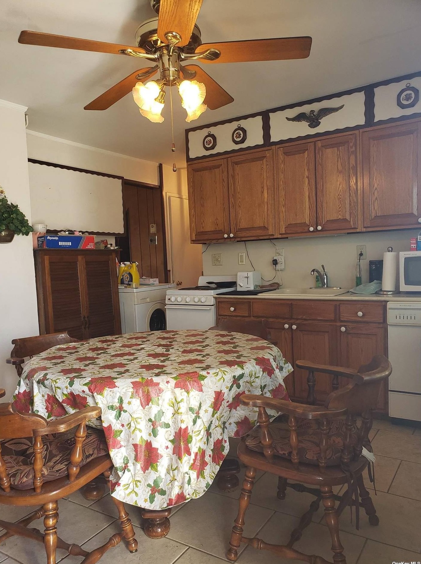 23 Faith Ln, Westbury, NY 11590