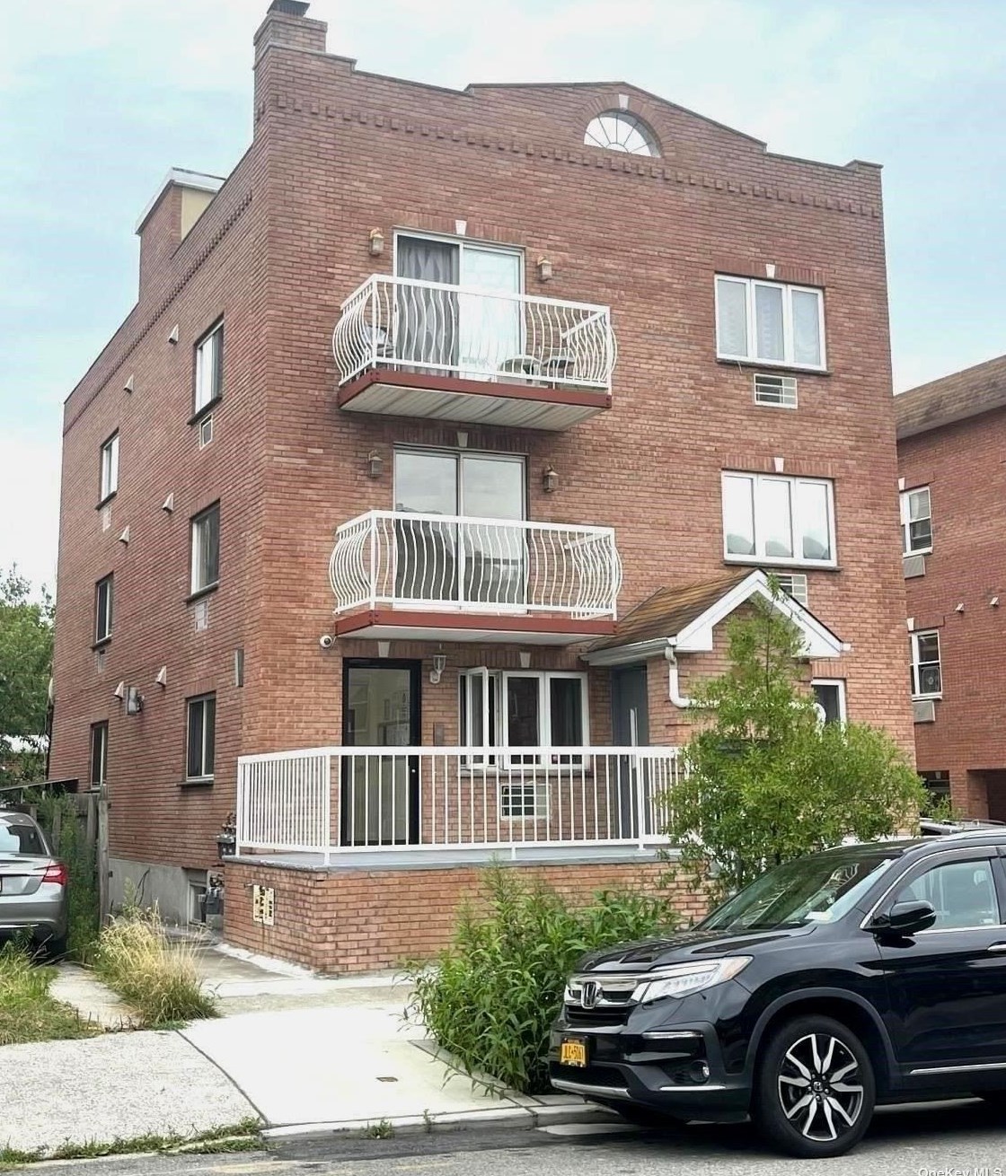 36-33 169th St #2f, Flushing, NY 11358