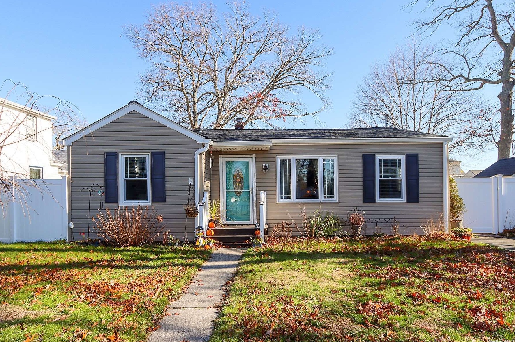 3 Wilmarth Pl, Canaan Lake, NY 11772