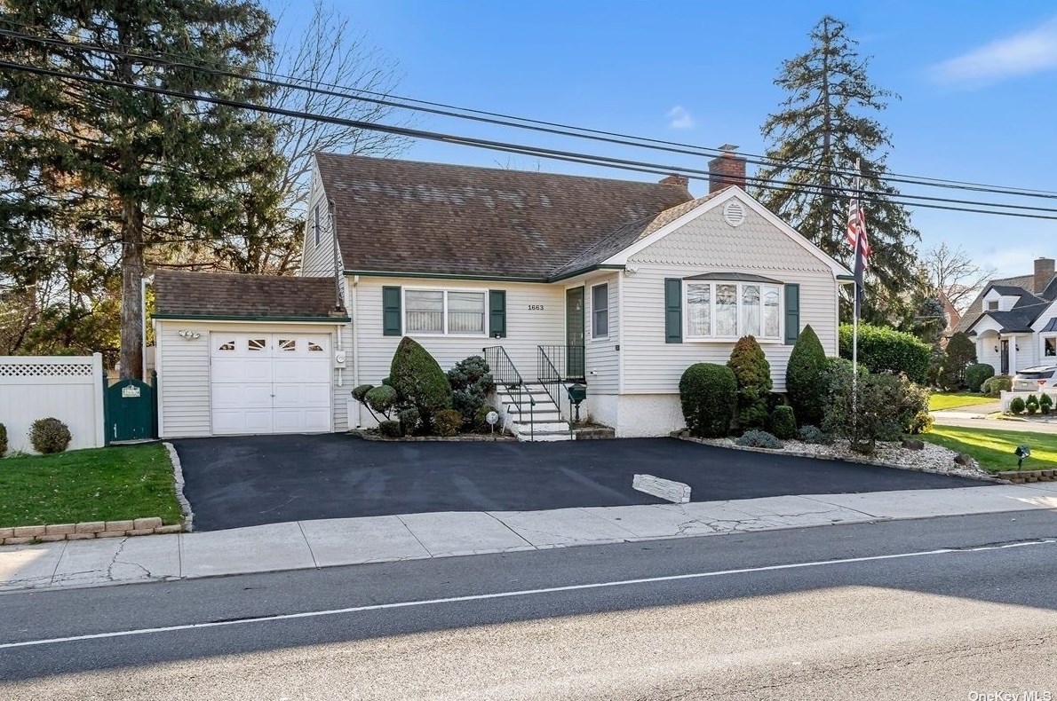 1663 Peninsula Blvd, Hewlett, NY 11557