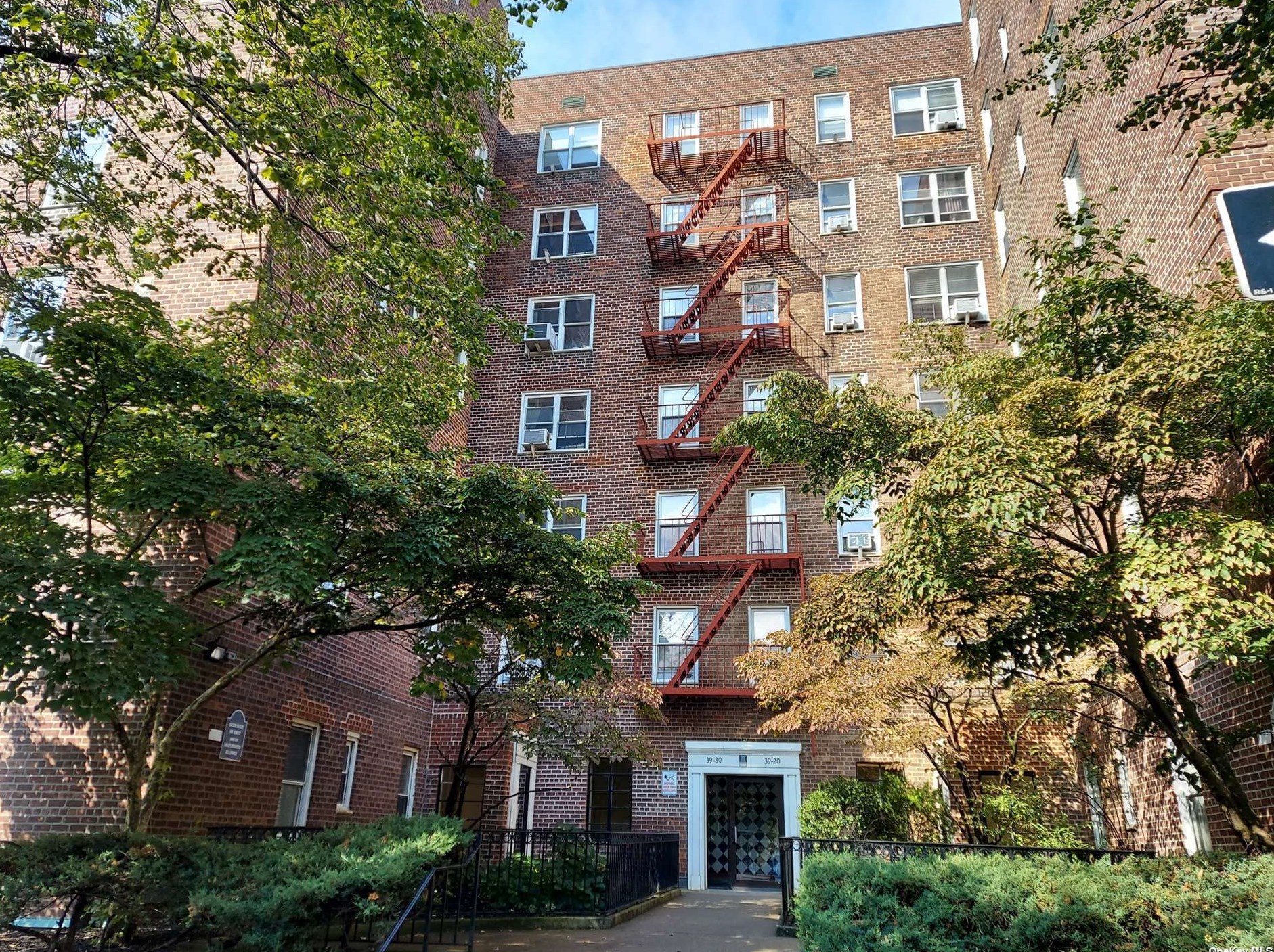 3930 52nd St, Flushing, NY 11377-3251