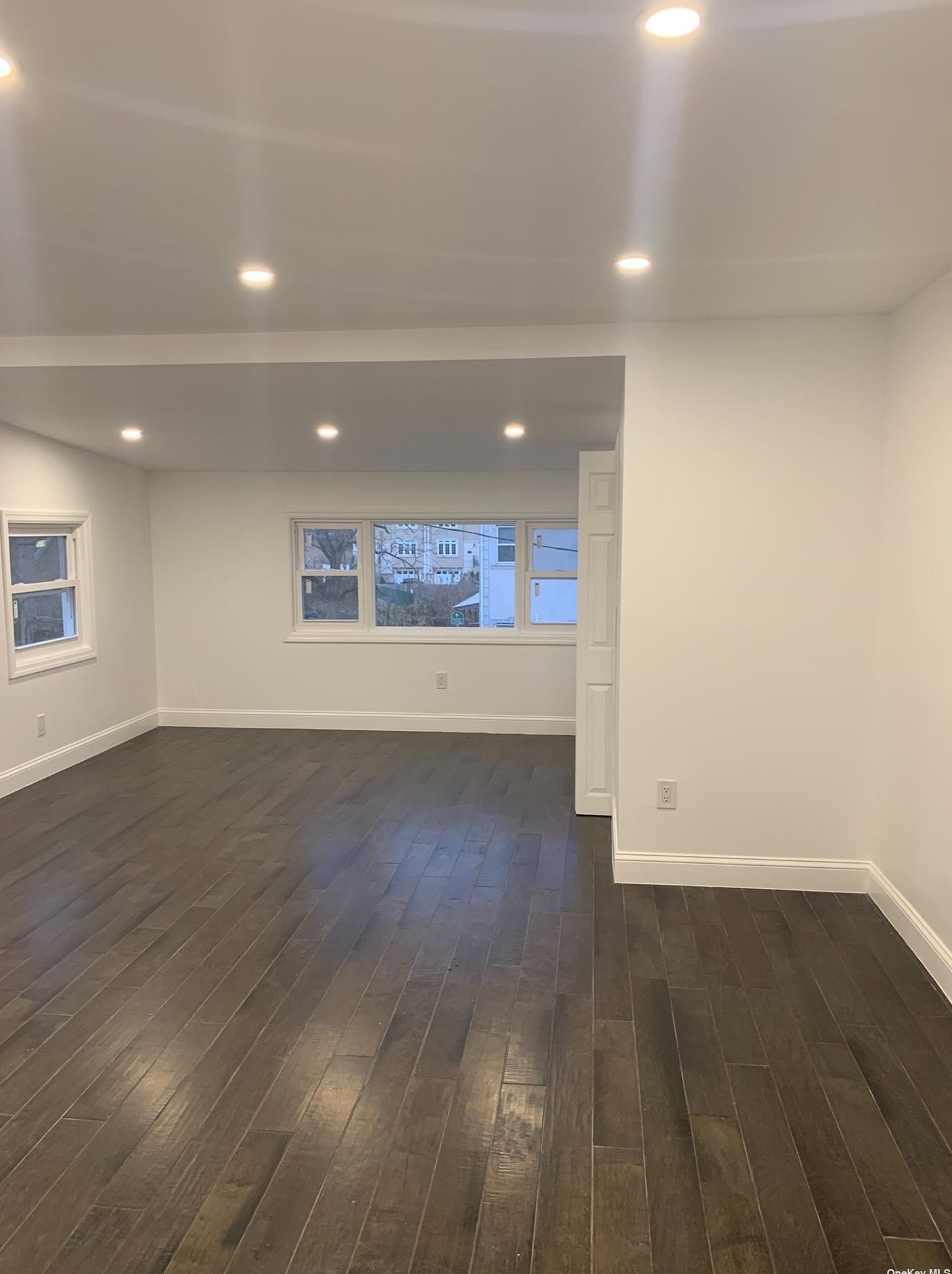 813 Meehan Ave, Far Rockaway NY  11691-5517 exterior