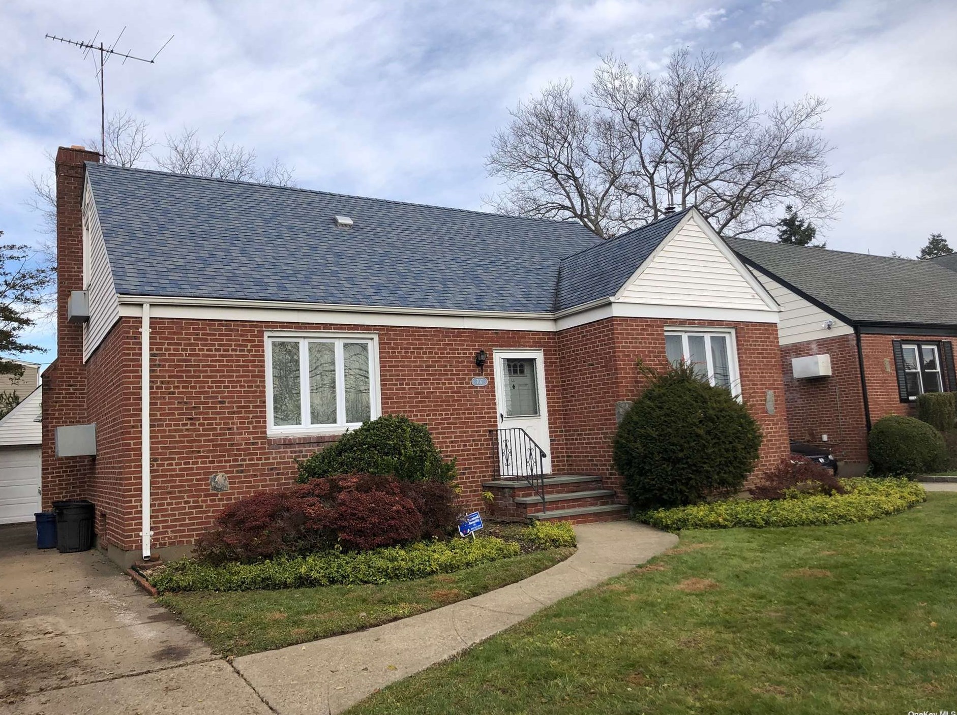 707 Hillside Ave., New Hyde Park, NY 11040