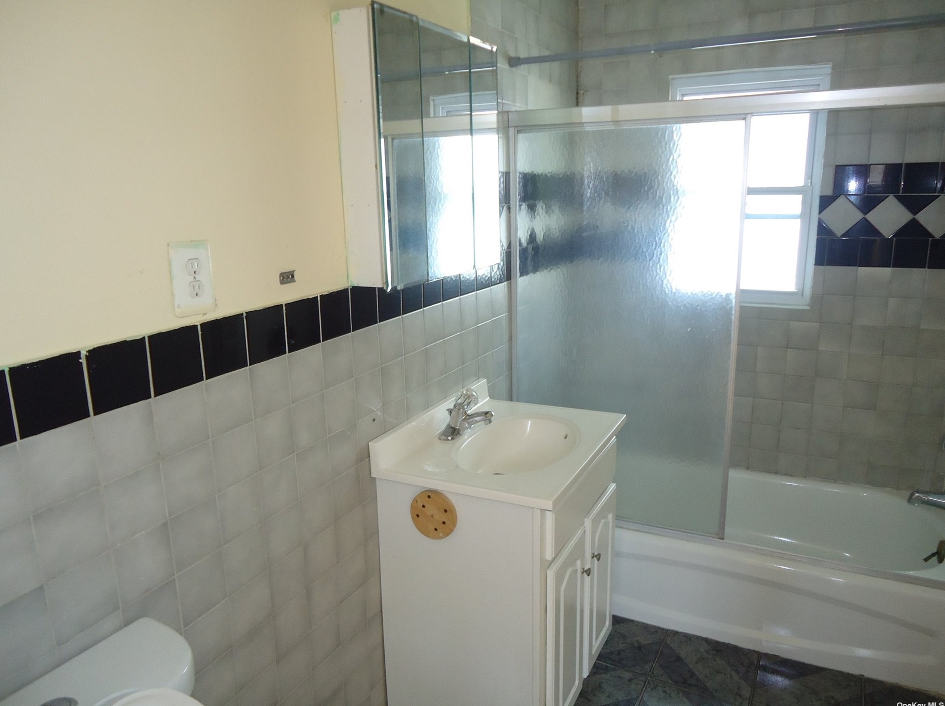 99-18 222nd St #2nd Fl, Jamaica, NY 11429