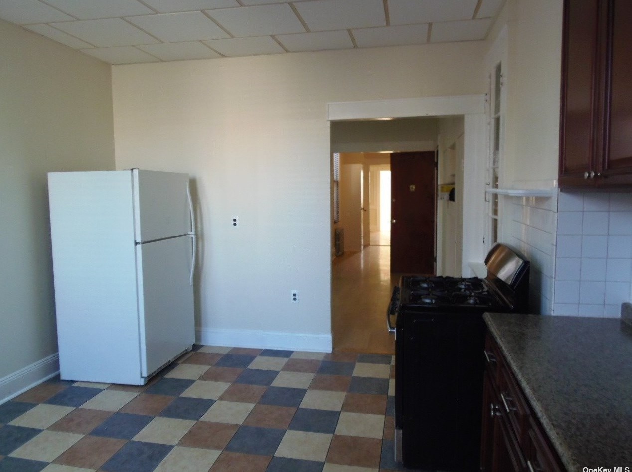 59-19 68th Ave #2r, Flushing, NY 11385