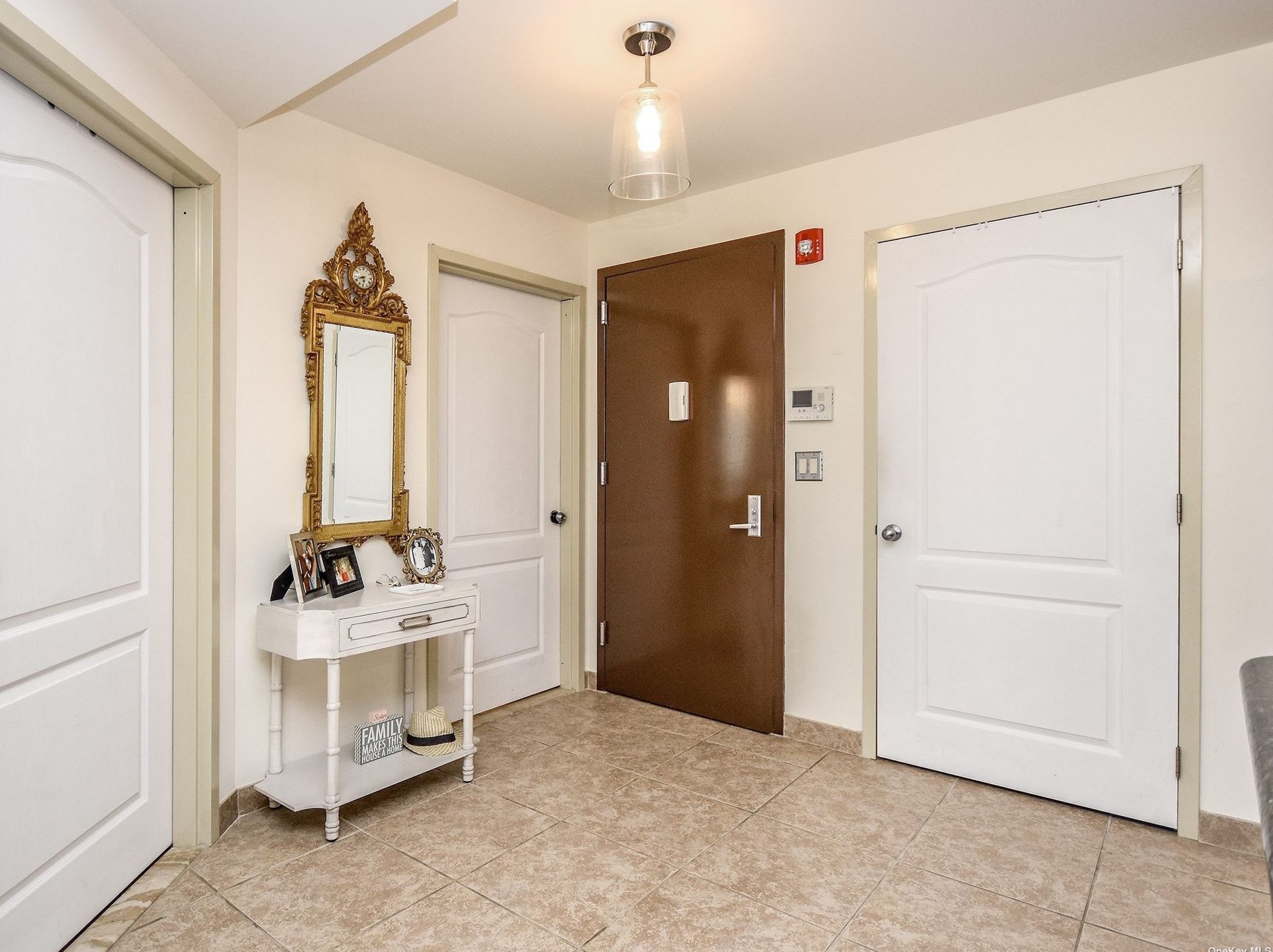 200 Carney St #306, Glen Cove, NY 11542