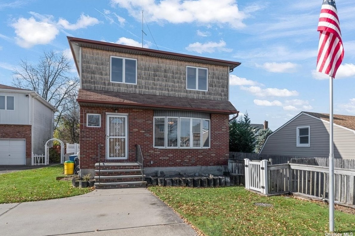 251 Caryl Ct, Meadowmere Park, NY 11559-1254