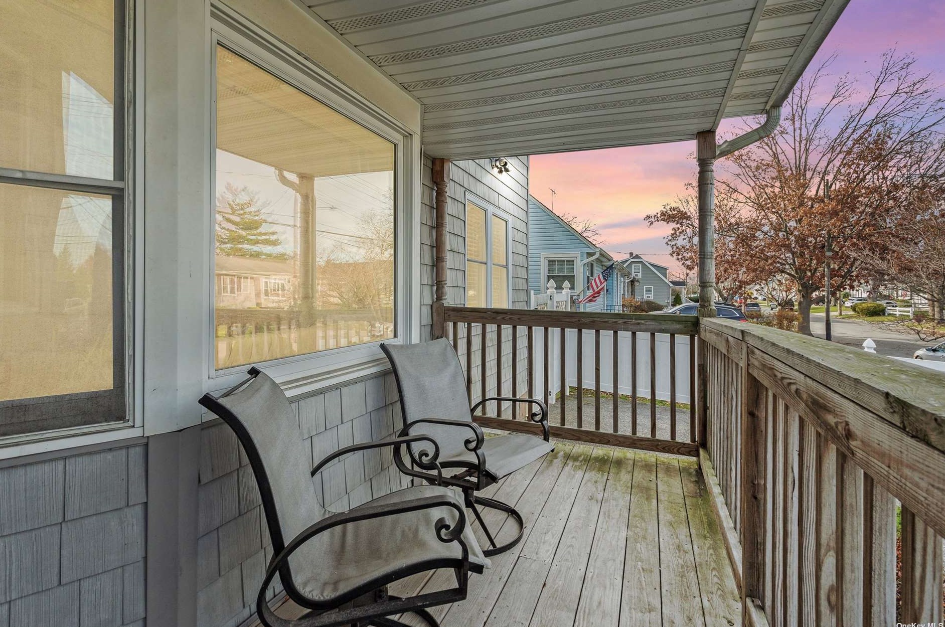 203 29th St, North Lindenhurst, NY 11757