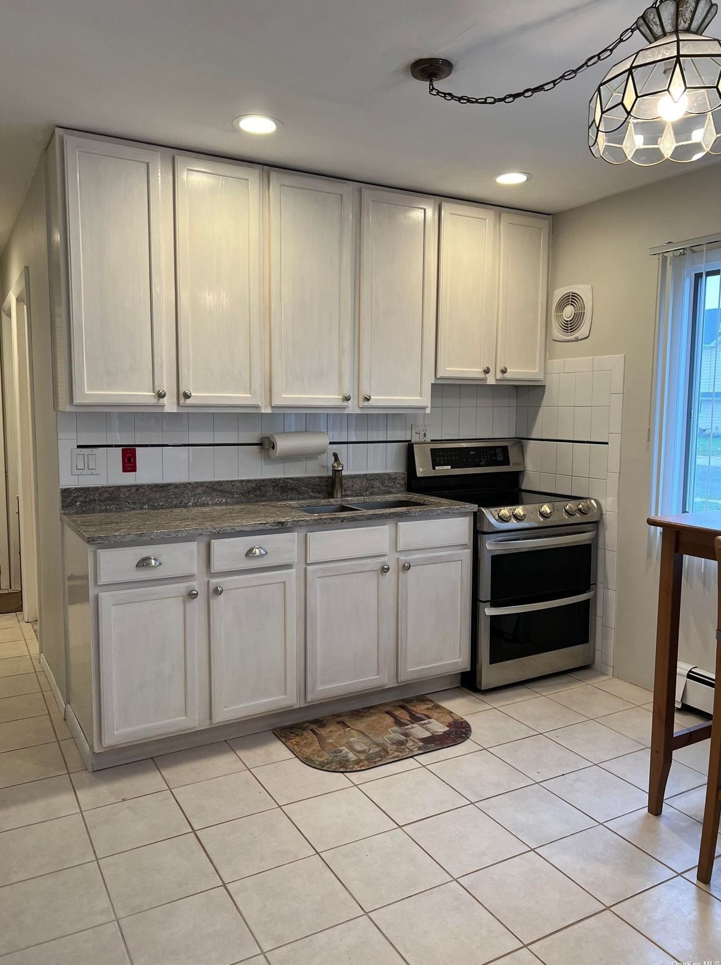 7 Compass Ln, Plainedge NY  11756-4302 exterior