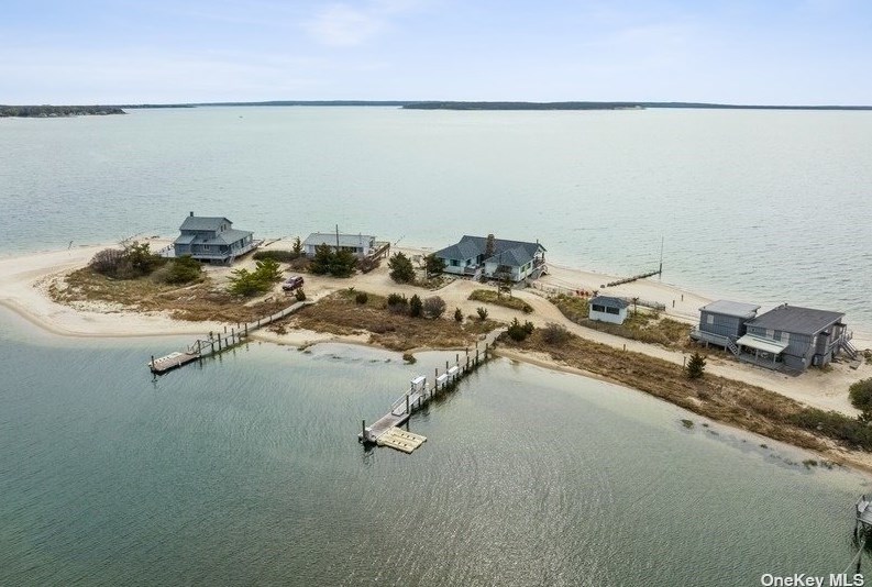 610 Park Ave, Mattituck, NY 11952