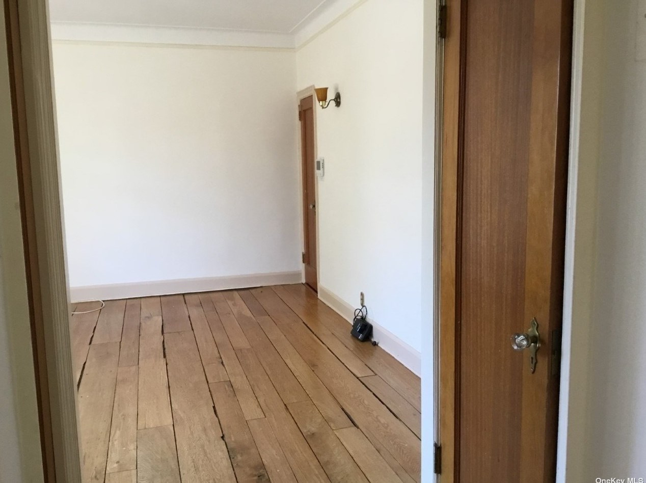 3830 Douglaston Pkwy #3c, Flushing, NY 11363