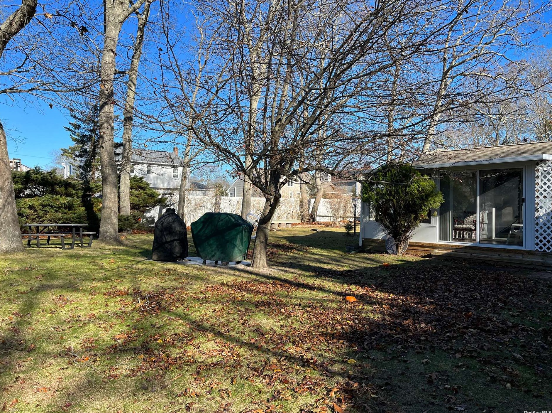 17 Kyle Rd, Hampton Bays, NY 11946