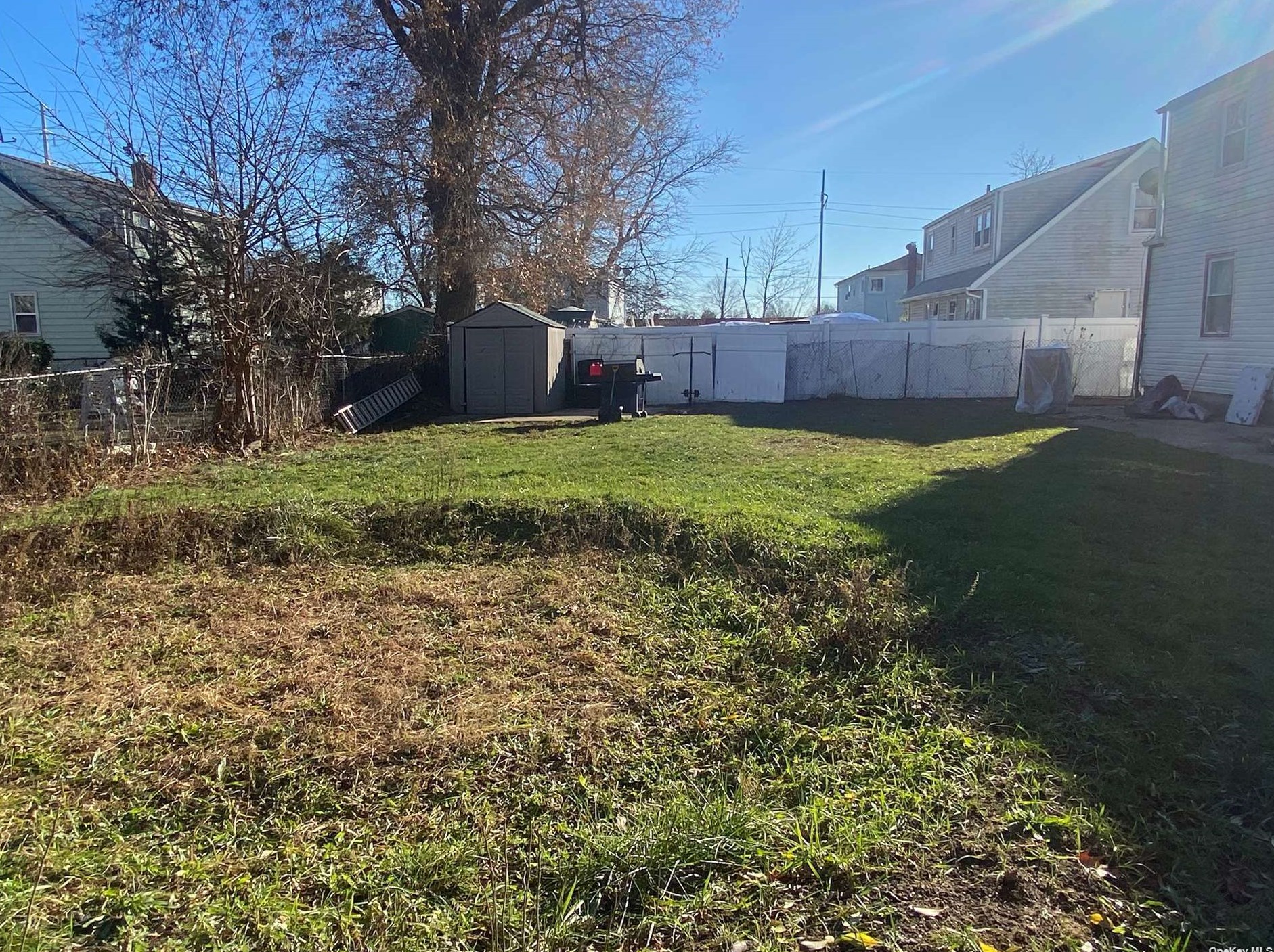 218 Siegel St, Westbury, NY 11590-3623