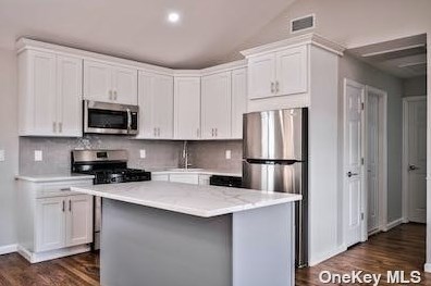 1881 Cole Dr, Hempstead, NY 11554-2508