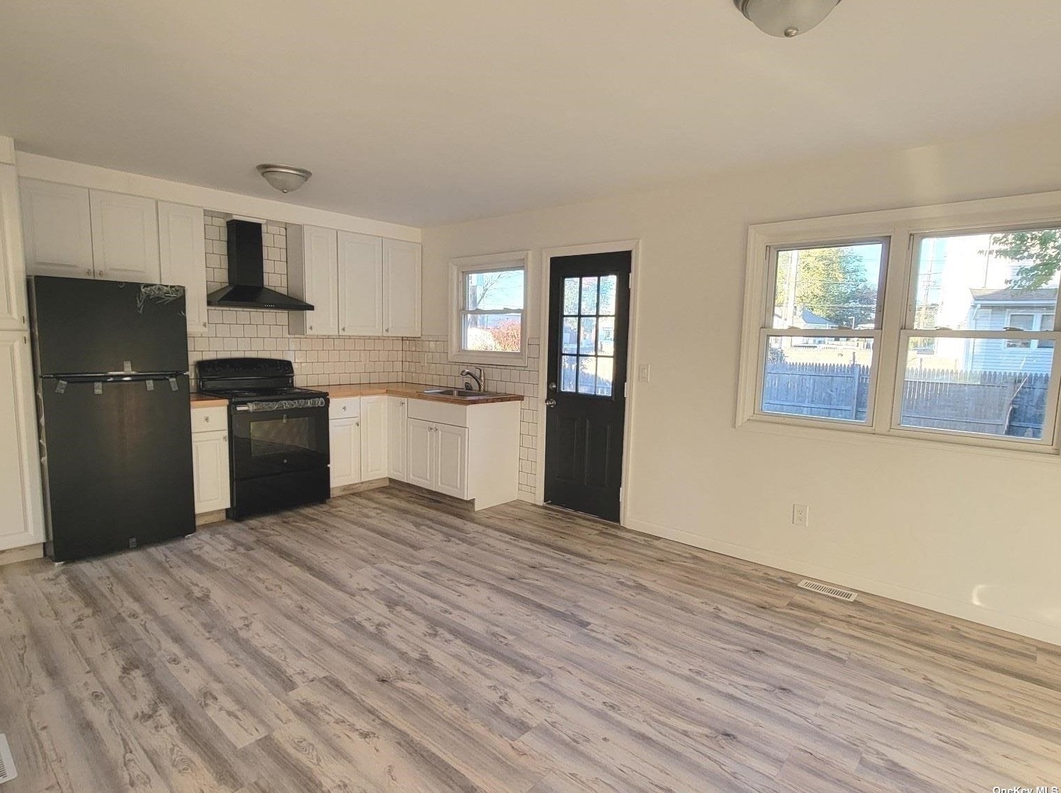 2 Quaker Ct #b, Babylon, NY 11704