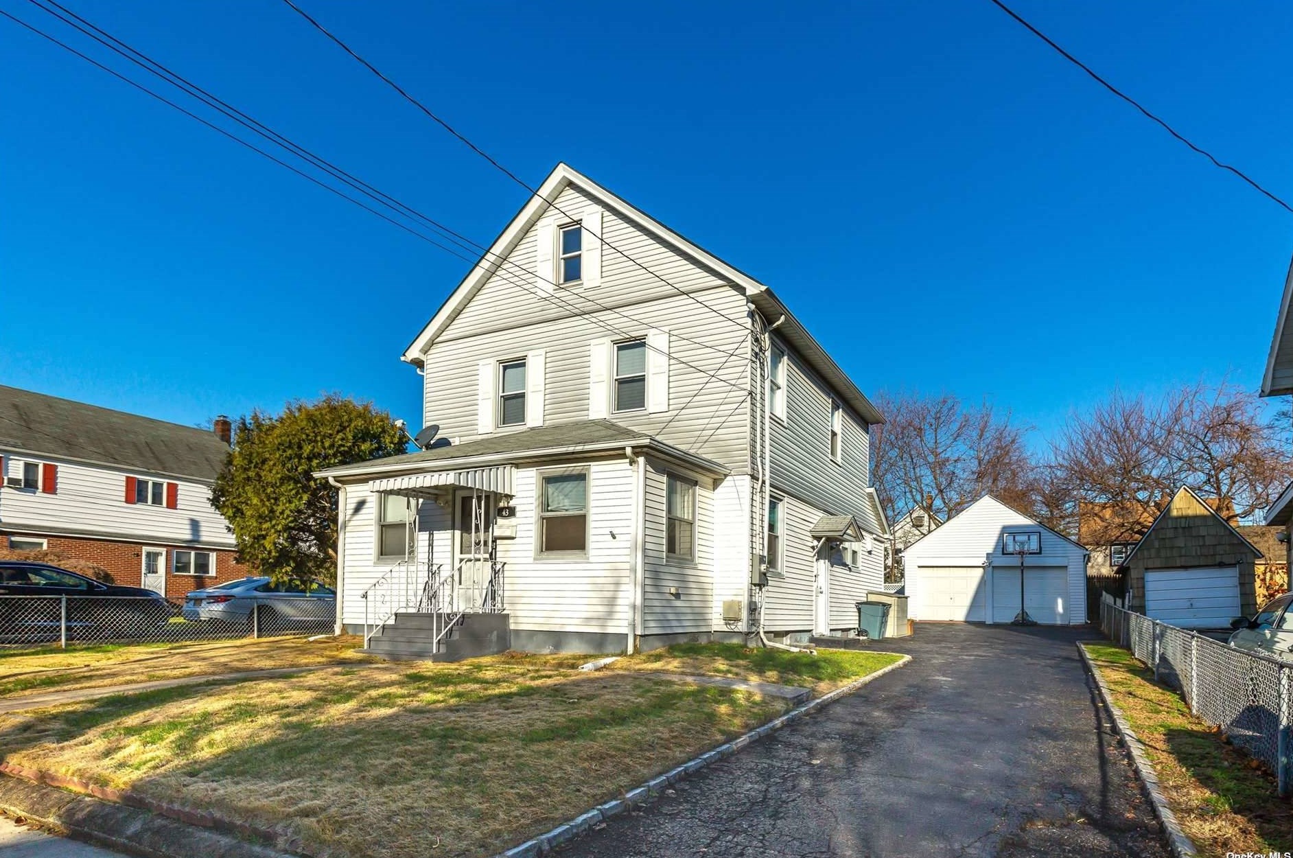43 Ellard Ave, Great Neck, NY 11024