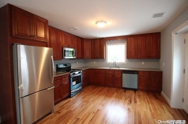 29 Charles St #2, Port Washington, NY 11050