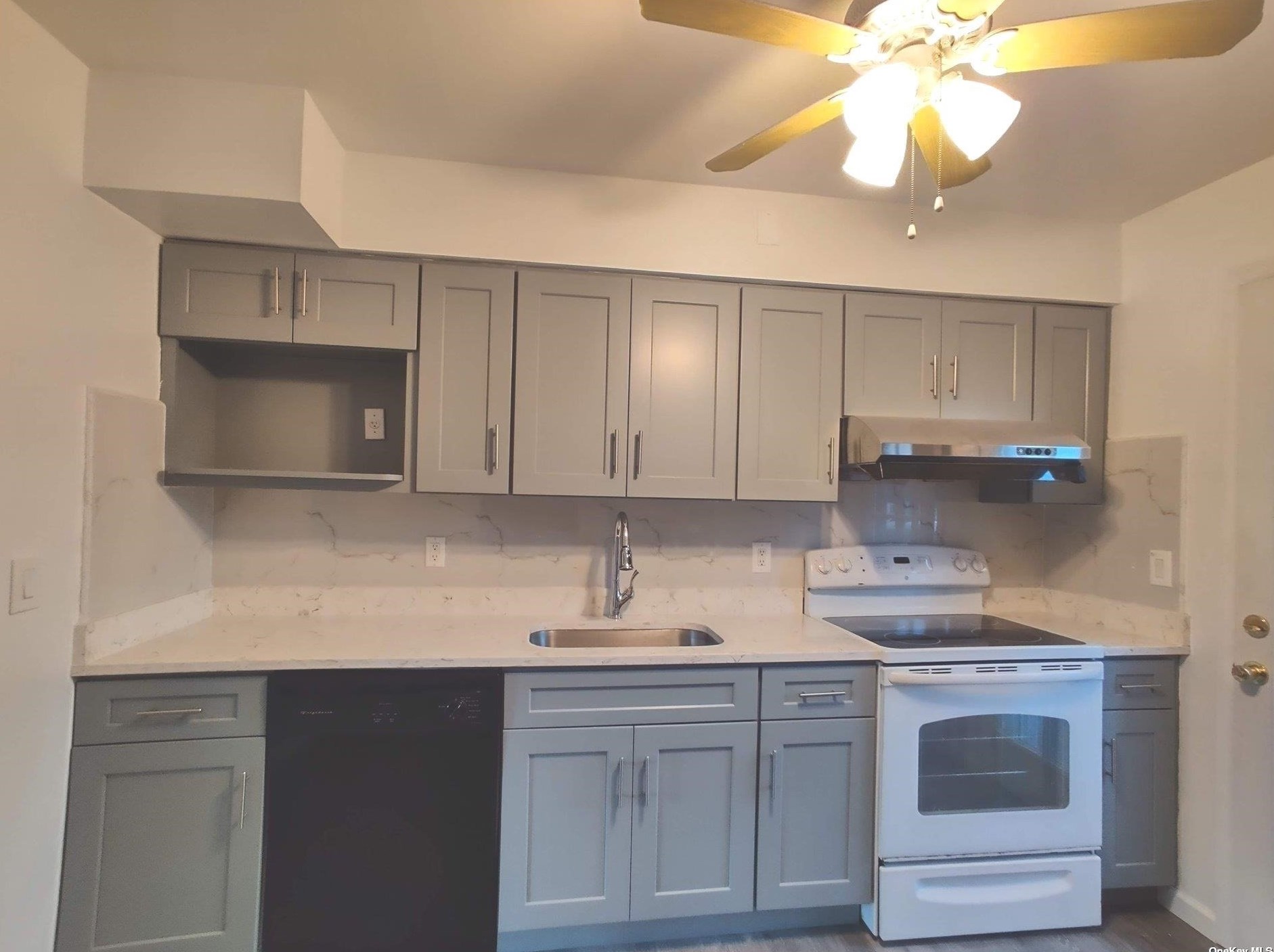 174 Iceland Dr, Huntington Station, NY 11746
