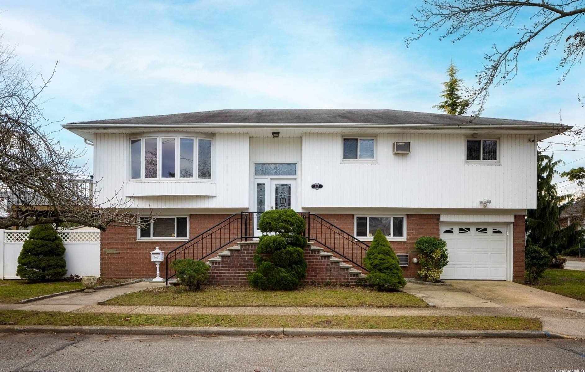 817 Moore St, Woodsburgh, NY 11598