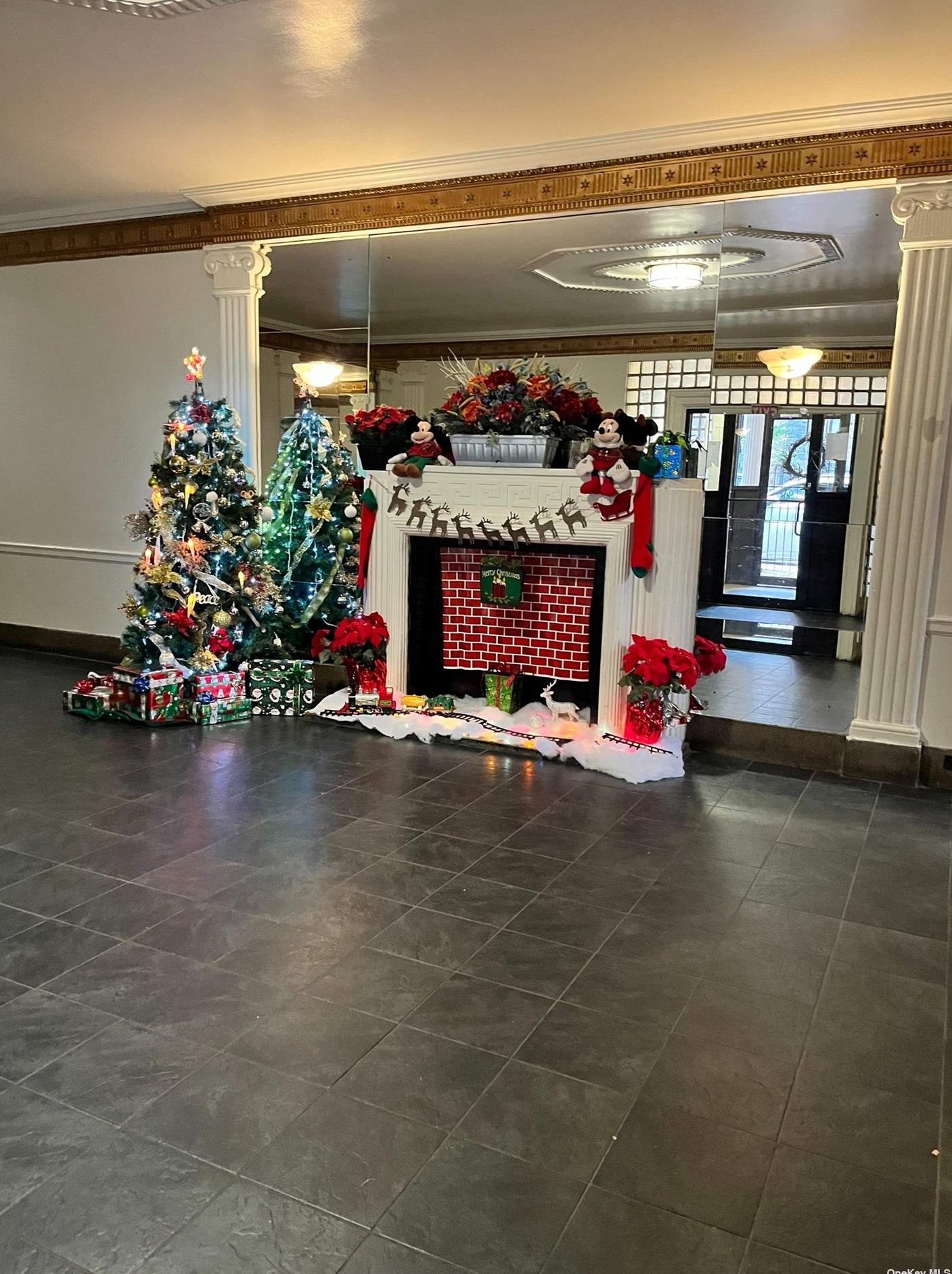 92-16 Whitney Ave, Flushing NY  11373-3658 exterior