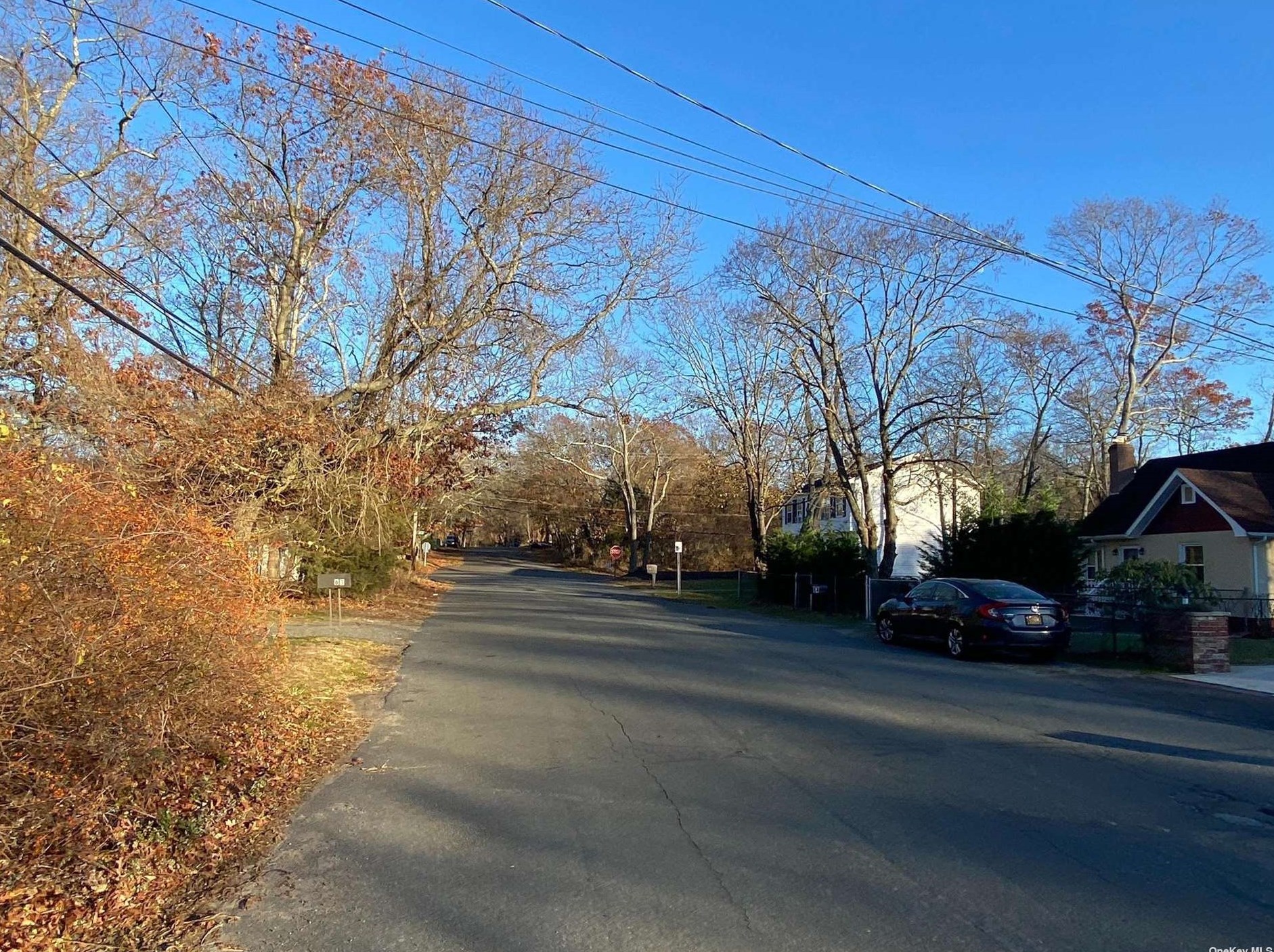 61 Seymour Ln, Gordon Heights, NY 11763