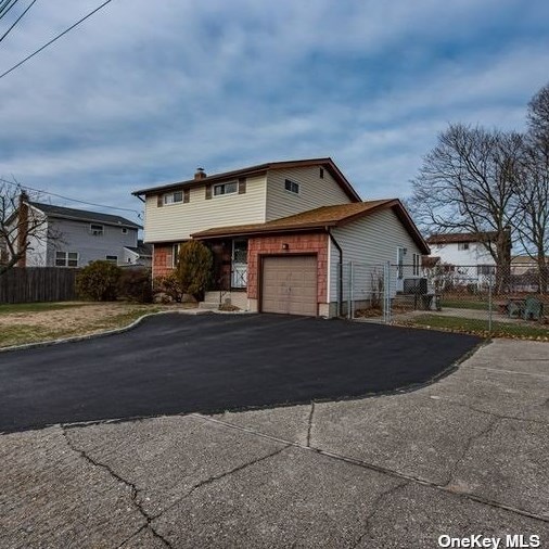 353 Whipple St, Pine Air, NY 11717-2844