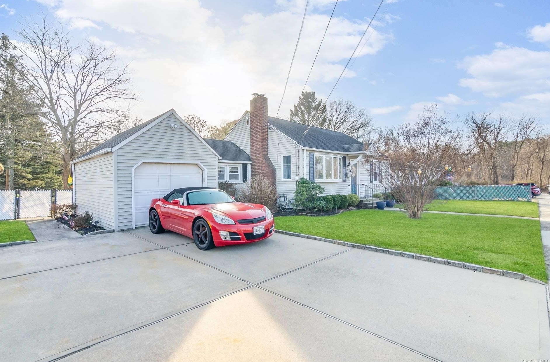 42 W 2nd St, Canaan Lake, NY 11772