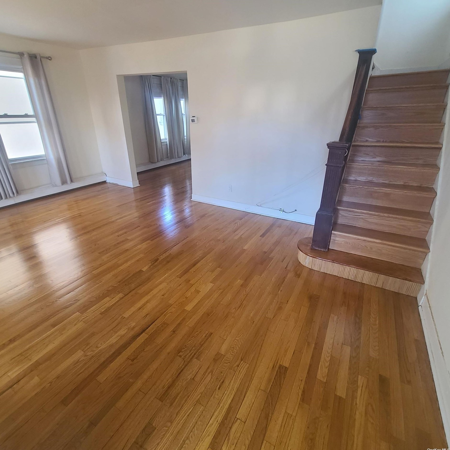 34-28 209th St, Flushing, NY 11361