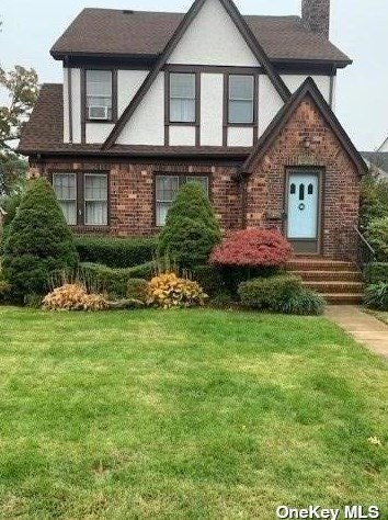 28 Strathmore Ln, Rockville Centre, NY 11570