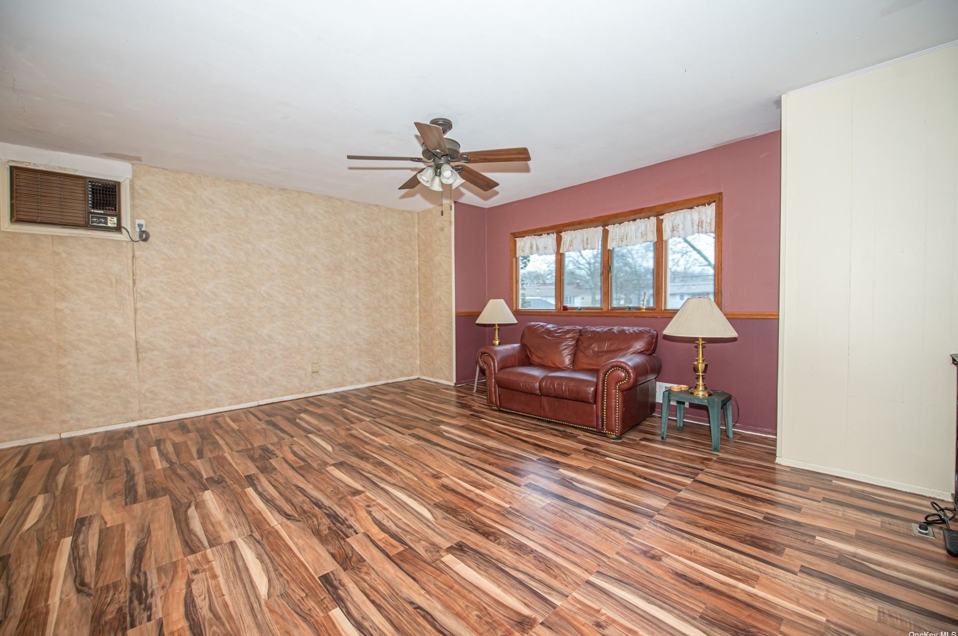20 Roslyn Ct, Canaan Lake, NY 11772-4244