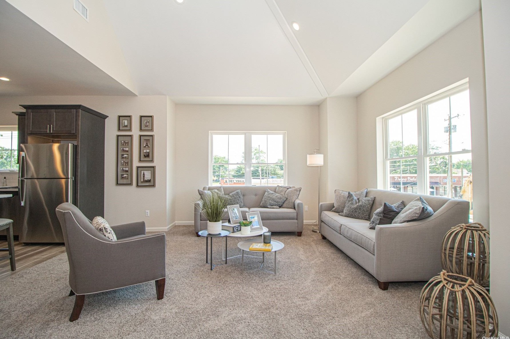 766 Deer Pk Ave #404, Babylon, NY 11703