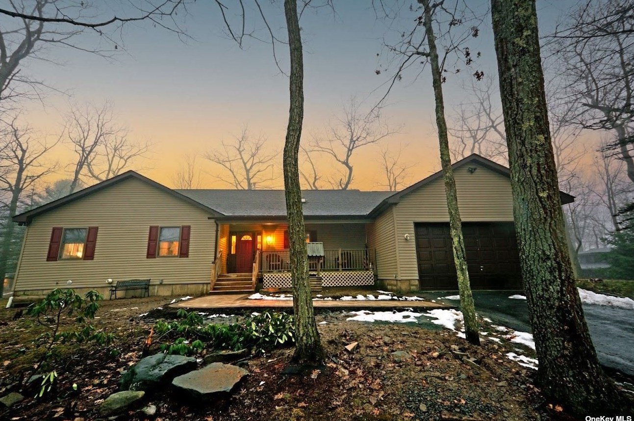 7 Picadilly Ct, Rock Hill NY  12775-6435 exterior