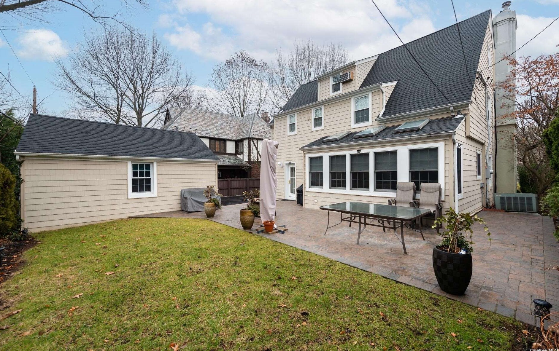 186 Kilburn Rd, Garden City NY  11530-1328 exterior
