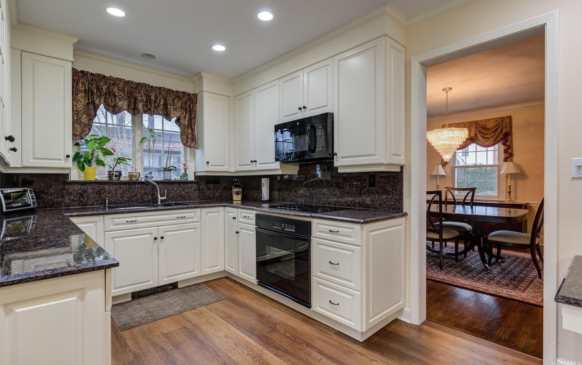 186 Kilburn Rd, Garden City NY  11530-1328 exterior